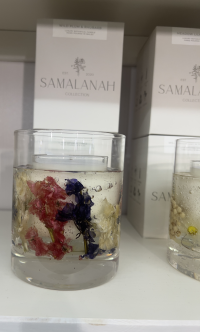 Samalanah Wild plum & Rhubarb Botanical Candle - Samalanah Wild Plum & Rhubarb Botanical Candle. A vibrant fruity accord of juicy plum & fresh rhubarb supported with interludes of ripe pear & sweet peach. The perfect summer scent